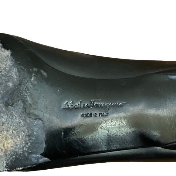 Salvatore Ferragamo 8 1/2 B Gancio Leather Pumps - Picture 6 of 8